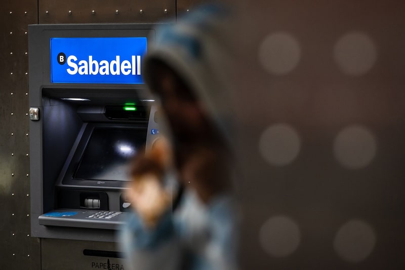 Un cajero del Banco Sabadell. Un cajero del Banco Sabadell.
