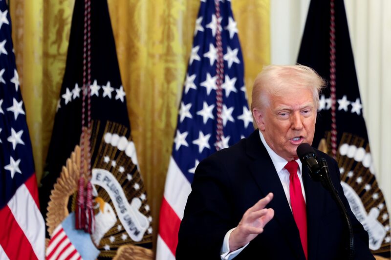 El presidente de Estados Unidos, Donald Trump, habla durante un evento del Mes de la Historia de la Mujer en la Sala Este de la Casa Blanca en Washington, DC, Estados Unidos, el miércoles 26 de marzo de 2025. El presidente de Estados Unidos, Donald Trump, habla durante un evento del Mes de la Historia de la Mujer en la Sala Este de la Casa Blanca en Washington, DC, Estados Unidos, el miércoles 26 de marzo de 2025.