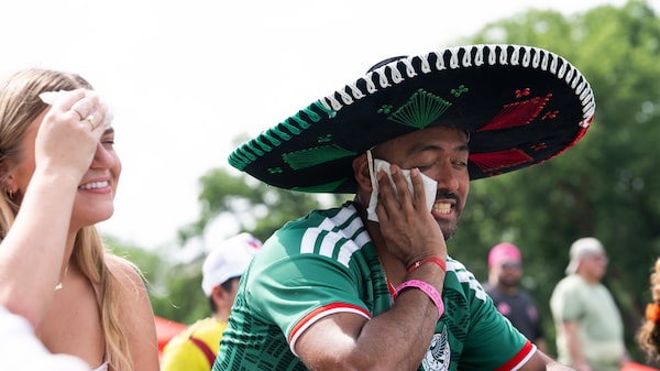 Calor intenso afeta EUA, e altas temperaturas protagonizam primeiros dias de Copa Calor intenso afeta EUA, e altas temperaturas protagonizam primeiros dias de Copa