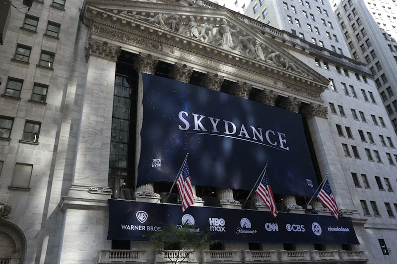 Cartel de Skydance Corp. en la Bolsa de Nueva York el 8 de octubre. Fotógrafo: Michael Nagle/Bloomberg Cartel de Skydance Corp. en la Bolsa de Nueva York el 8 de octubre. Fotógrafo: Michael Nagle/Bloomberg