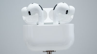 Apple filtra por error sus AirPods con cámara: la razón por la que no saldrán hasta 2027 Apple filtra por error sus AirPods con cámara: la razón por la que no saldrán hasta 2027
