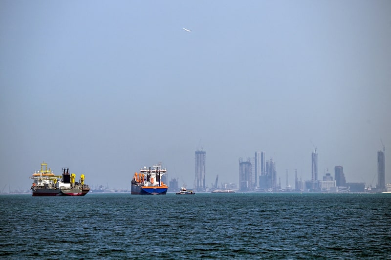 Irán intensifica ataques contra Dubái y activos navieros en nueva escalada de la guerra. Irán intensifica ataques contra Dubái y activos navieros en nueva escalada de la guerra.