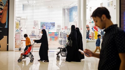 Mais mulheres trabalham na Arábia Saudita, mas qualidade dos empregos ainda é limitada Mais mulheres trabalham na Arábia Saudita, mas qualidade dos empregos ainda é limitada