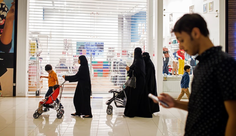 País tem buscado aumentar participação feminina no mercado de trabalho a partir do programa Vision 2030, lançado em 2016. (Foto: Tasneem Alsultan/Bloomberg) País tem buscado aumentar participação feminina no mercado de trabalho a partir do programa Vision 2030, lançado em 2016. (Foto: Tasneem Alsultan/Bloomberg)