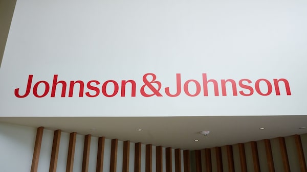 Johnson & Johnson se inclina por escindir su negocio de ortopedia tras otro trimestre débil Johnson & Johnson se inclina por escindir su negocio de ortopedia tras otro trimestre débil