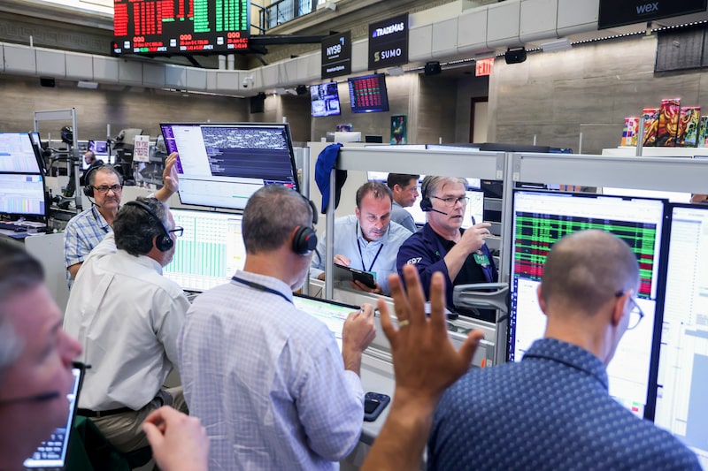 Traders work on the floor of the American Stock Exchange (AMEX) at the New York Stock Exchange (NYSE) in New York, US, on Friday, June 5, 2026. Wall Street's historic weekly run is poised to come to a halt, with stocks and bonds falling after a solid jobs report added to speculation the Federal Reserve's next interest-rate move will be a hike. Photographer: Michael Nagle/Bloomberg Traders work on the floor of the American Stock Exchange (AMEX) at the New York Stock Exchange (NYSE) in New York, US, on Friday, June 5, 2026. Wall Street's historic weekly run is poised to come to a halt, with stocks and bonds falling after a solid jobs report added to speculation the Federal Reserve's next interest-rate move will be a hike. Photographer: Michael Nagle/Bloomberg