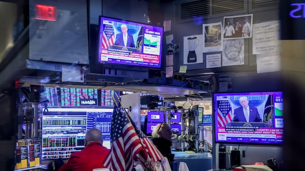 Declaración financiera de Trump revela 3.711 operaciones bursátiles y despierta escrutinio Declaración financiera de Trump revela 3.711 operaciones bursátiles y despierta escrutinio