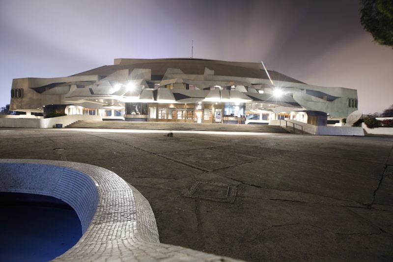 Fue diseñado por el artista Efraín Recinos, y se ubica en el Centro Cultural Miguel Ángel Asturias. Fue diseñado por el artista Efraín Recinos, y se ubica en el Centro Cultural Miguel Ángel Asturias.
