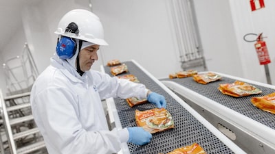 Pilgrim’s e Seara dão impulso extra à JBS, que lucra R$ 3,8 bilhões no 3º tri Pilgrim’s e Seara dão impulso extra à JBS, que lucra R$ 3,8 bilhões no 3º tri