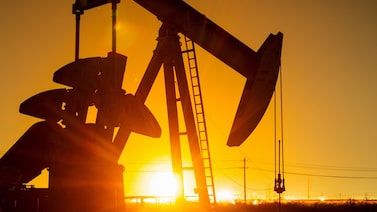 El petróleo sube con fuerza por bloqueo a Venezuela y ataques de EE.UU. El petróleo sube con fuerza por bloqueo a Venezuela y ataques de EE.UU.