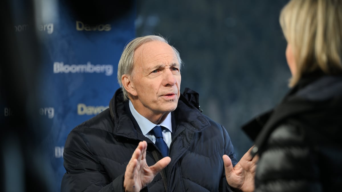 Ray Dalio advierte sobre una “guerra mundial” prolongada que redefine los riesgos globales