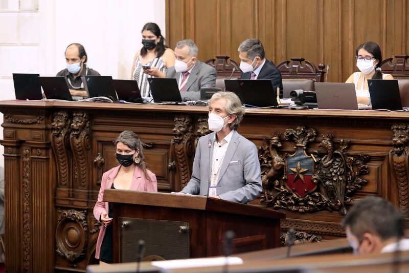 El Pleno de la Convención Constitucional vota en particular las primeras iniciativas que conformarán el borrador de la Carta Magna. Foto: Twitter Convención Constitucional (@convencioncl) El Pleno de la Convención Constitucional vota en particular las primeras iniciativas que conformarán el borrador de la Carta Magna. Foto: Twitter Convención Constitucional (@convencioncl)