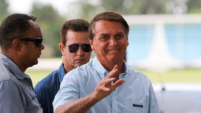 Bolsonaro diz que inflação e alta de combustíveis são culpa do isolamento social Bolsonaro diz que inflação e alta de combustíveis são culpa do isolamento social