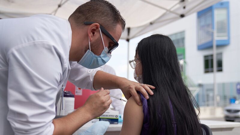 Vacina da Pfizer contra Covid é segura para adolescentes Vacina da Pfizer contra Covid é segura para adolescentes