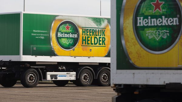 Heineken prevê que inflação persistente afetará demanda por cervejas este ano Heineken prevê que inflação persistente afetará demanda por cervejas este ano