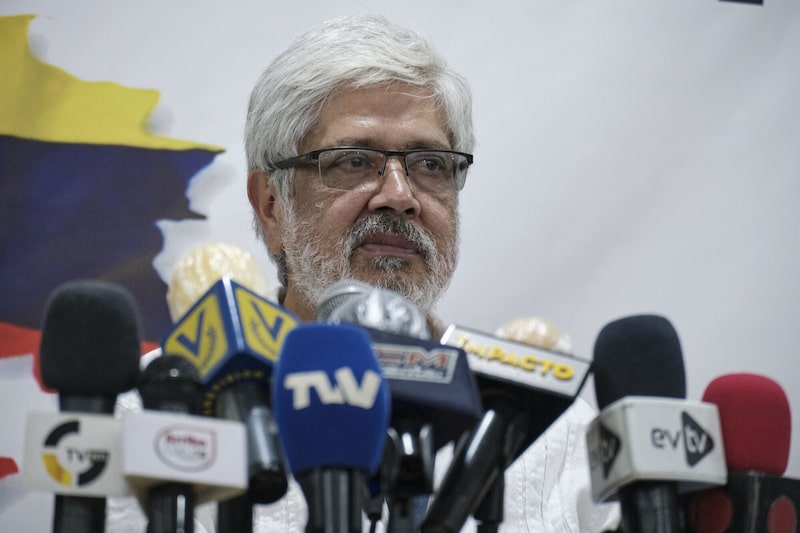 Germán Umaña, ministro de Comercio Germán Umaña, ministro de Comercio