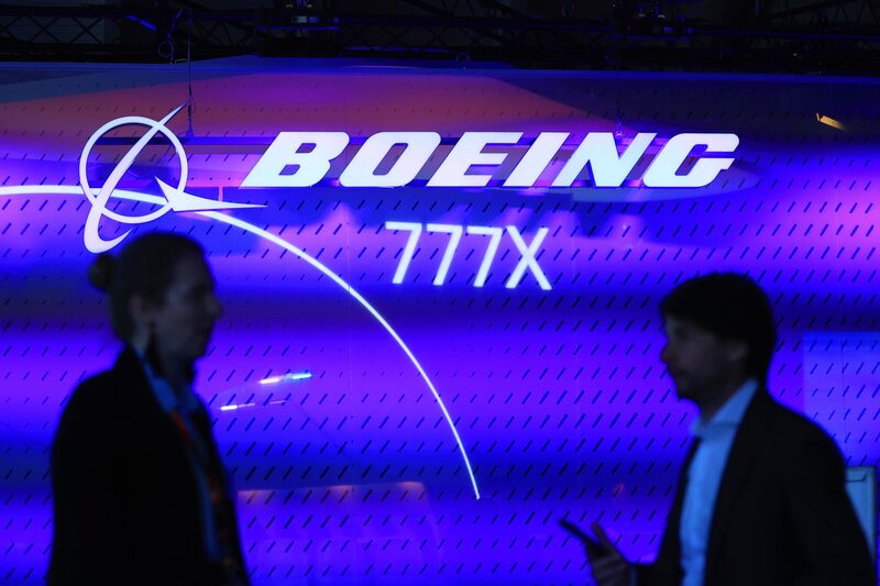 El stand de Boeing Co. en la Aircraft Interiors Expo en Hamburgo. Fotógrafo: Krisztian Bocsi/Bloomberg. El stand de Boeing Co. en la Aircraft Interiors Expo en Hamburgo. Fotógrafo: Krisztian Bocsi/Bloomberg.