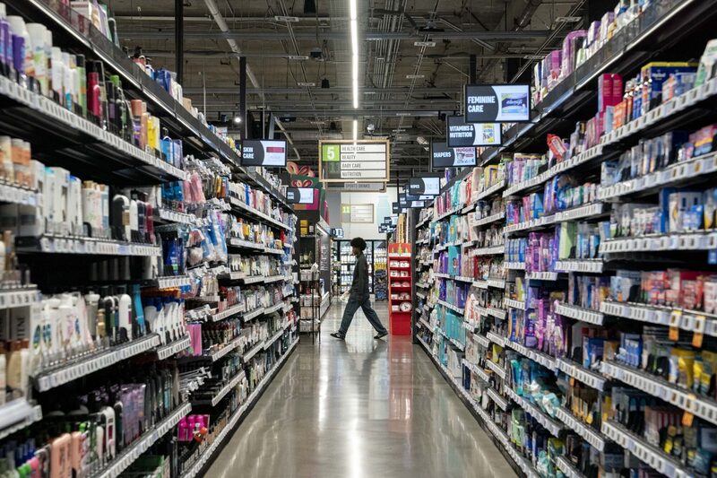 Los responsables políticos dejaron las tasas de interés sin cambios en un rango del 4,25% al 4,5% el mes pasado. Los responsables políticos dejaron las tasas de interés sin cambios en un rango del 4,25% al 4,5% el mes pasado.