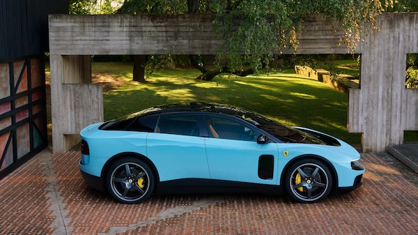 Primeiro elétrico da Ferrari, Luce é vendido por US$ 40 mi e quebra recorde em leilão Primeiro elétrico da Ferrari, Luce é vendido por US$ 40 mi e quebra recorde em leilão