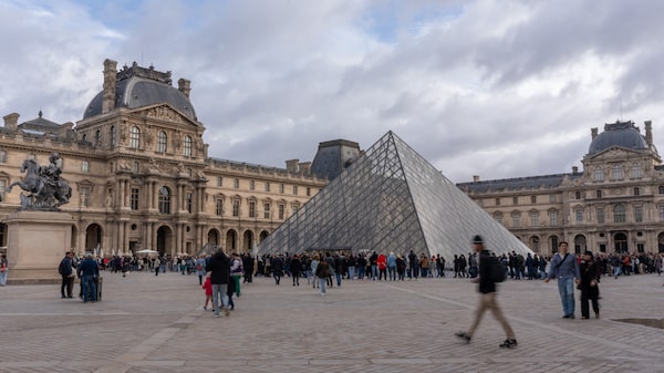 Tras el robo de una joya, el Louvre de París se ve afectado por una fuga de agua Tras el robo de una joya, el Louvre de París se ve afectado por una fuga de agua