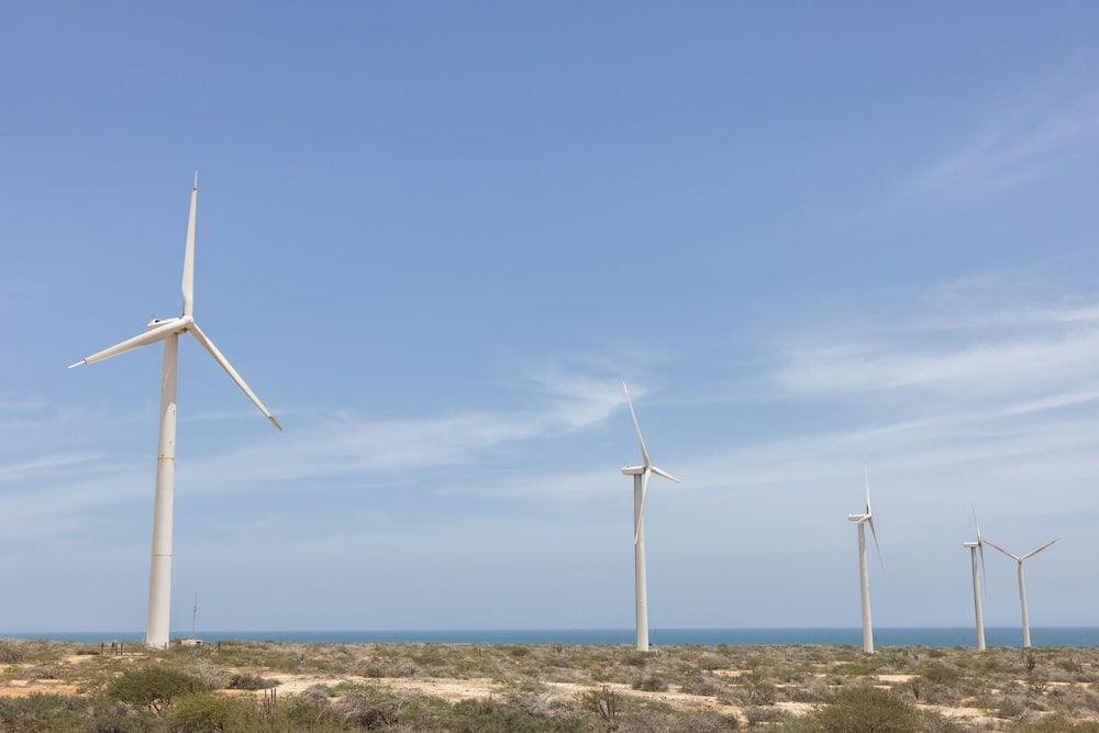Turbinas en la granja eólica de Jepírachi, ubicado en Medialuna en el departamento de La Guajira. Turbinas en la granja eólica de Jepírachi, ubicado en Medialuna en el departamento de La Guajira.