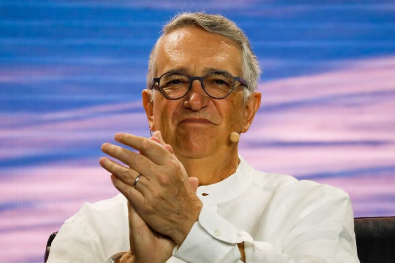 Ricardo Salinas ha inyectado unos US$464 millones a Total Play a lo largo de casi una década, ayudándola a ampliar su red de fibra óptica a más de cuatro millones de clientes en México. Ricardo Salinas ha inyectado unos US$464 millones a Total Play a lo largo de casi una década, ayudándola a ampliar su red de fibra óptica a más de cuatro millones de clientes en México.