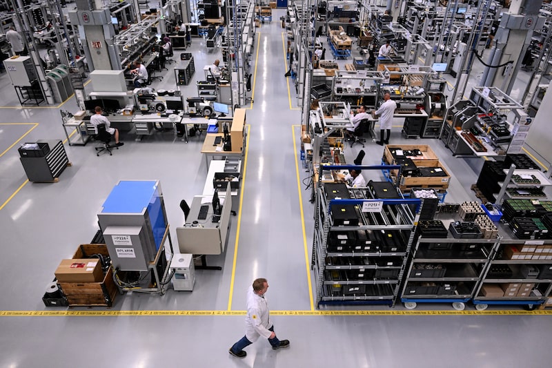 German June Factory Orders Jump More Than Economists Predict German June Factory Orders Jump More Than Economists Predict