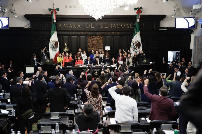 Senadores dictaminan la reforma judicial de AMLO en una sede alterna al recinto senatorial Senadores dictaminan la reforma judicial de AMLO en una sede alterna al recinto senatorial