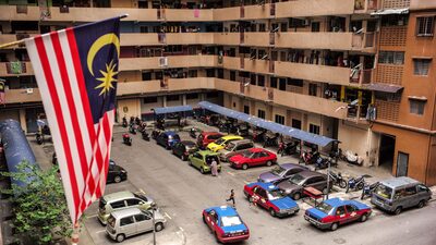 Sultão da Malásia compra quadro com caricaturas de parlamentares Sultão da Malásia compra quadro com caricaturas de parlamentares