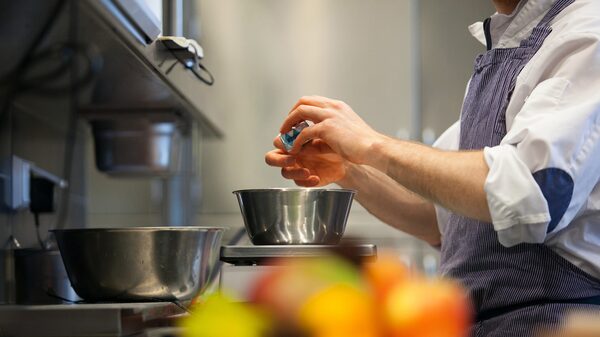 Dono do Mêntore Bank compra 50% da Nutrinor e mira R$ 1 bi em refeições corporativas Dono do Mêntore Bank compra 50% da Nutrinor e mira R$ 1 bi em refeições corporativas