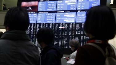 Bolsas asiáticas caen tras los débiles datos económicos de EE.UU. Bolsas asiáticas caen tras los débiles datos económicos de EE.UU.