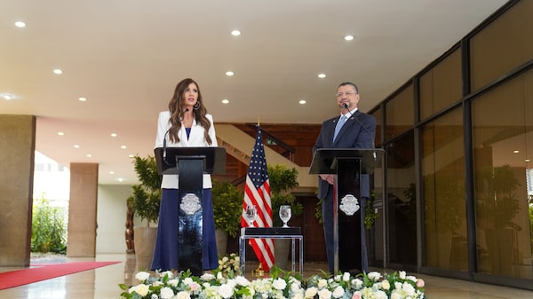 Costa Rica recibirá hasta 25 migrantes deportados por EE.UU. por semana tras acuerdo Costa Rica recibirá hasta 25 migrantes deportados por EE.UU. por semana tras acuerdo