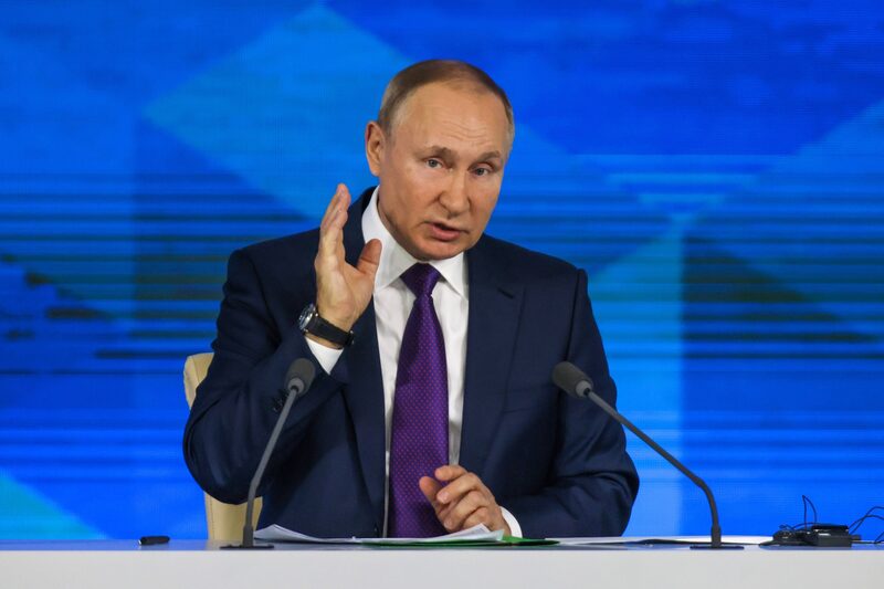 Putin disse que os oponentes há séculos vêm tentando pressionar a Rússia, minando o país por dentro e dividindo territórios Putin disse que os oponentes há séculos vêm tentando pressionar a Rússia, minando o país por dentro e dividindo territórios