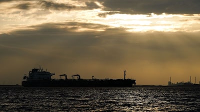 Buque petrolero vinculado a Irak cruza el estrecho de Ormuz Buque petrolero vinculado a Irak cruza el estrecho de Ormuz