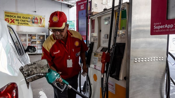 Governo avalia aumentar mistura de etanol para estimular consumidores e usinas Governo avalia aumentar mistura de etanol para estimular consumidores e usinas