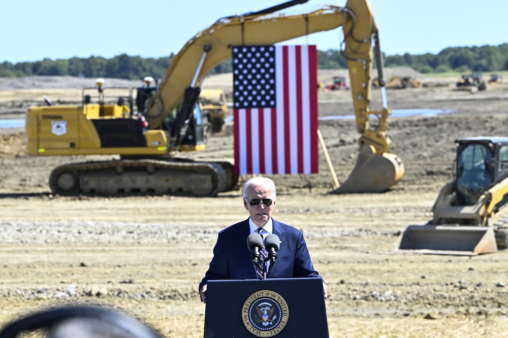 El presidente Joe Biden pronuncia unas palabras durante una ceremonia de inauguración de las obras de una planta de fabricación de Intel en Johnstown, Ohio, en 2022. Foto: Gaelen Morse/Bloomberg El presidente Joe Biden pronuncia unas palabras durante una ceremonia de inauguración de las obras de una planta de fabricación de Intel en Johnstown, Ohio, en 2022. Foto: Gaelen Morse/Bloomberg