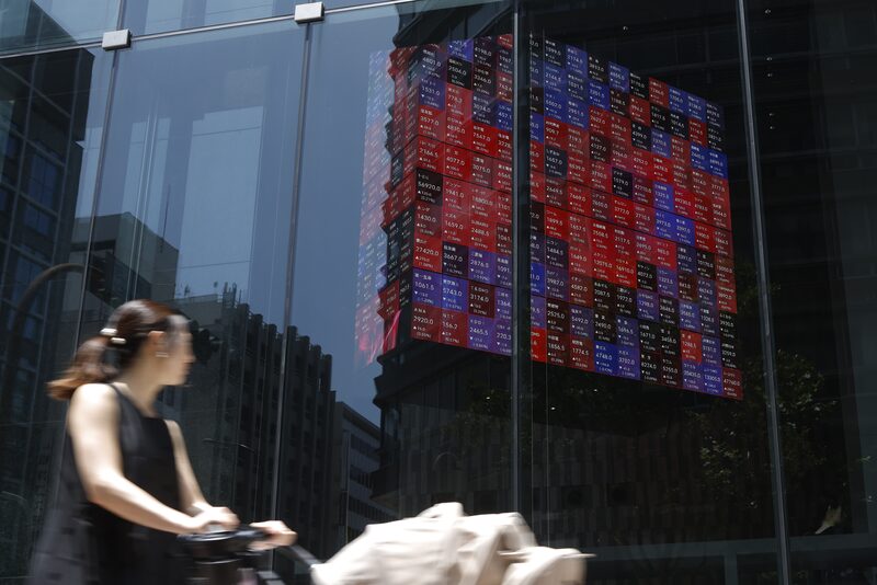 Las bolsas asiáticas suben tras el repunte en Wall Street y la caída del dólar Las bolsas asiáticas suben tras el repunte en Wall Street y la caída del dólar