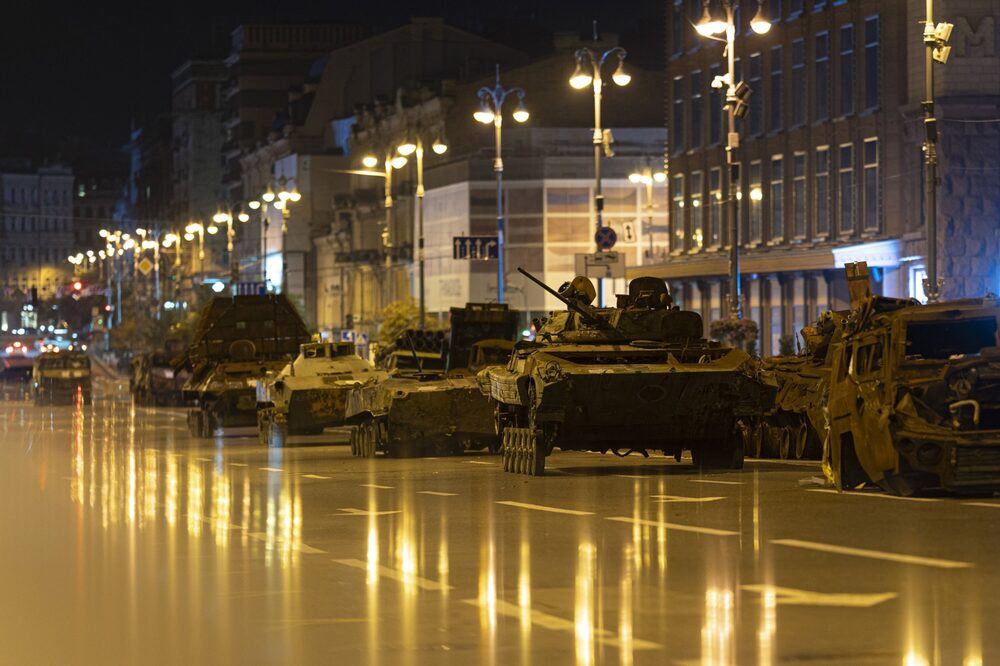 Una exposición de tanques rusos destruidos y otros vehículos militares antes del Día de la Independencia en Kiev, Ucrania, el lunes 21 de agosto de 2023. Ucrania celebra el Día de la Independencia el 24 de agosto. Fotógrafo: Andrew Kravchenko/Bloomberg Una exposición de tanques rusos destruidos y otros vehículos militares antes del Día de la Independencia en Kiev, Ucrania, el lunes 21 de agosto de 2023. Ucrania celebra el Día de la Independencia el 24 de agosto. Fotógrafo: Andrew Kravchenko/Bloomberg