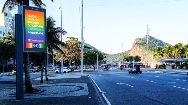 Eletromidia compra operação da Clear Channel no Brasil por R$ 80 mi após OPA da Globo Eletromidia compra operação da Clear Channel no Brasil por R$ 80 mi após OPA da Globo