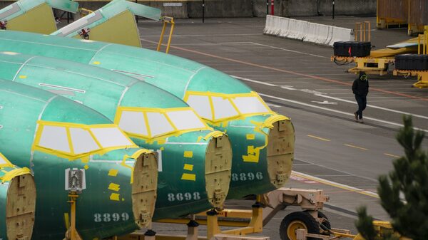 El dolor de Boeing se extiende a los viajeros a medida que las aerolíneas reducen sus planes El dolor de Boeing se extiende a los viajeros a medida que las aerolíneas reducen sus planes