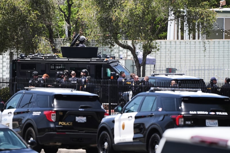 La policía en el lugar del tiroteo ocurrido frente al Centro Islámico de San Diego el 18 de mayo. Foto: Gregory Bull/AP Photo La policía en el lugar del tiroteo ocurrido frente al Centro Islámico de San Diego el 18 de mayo. Foto: Gregory Bull/AP Photo