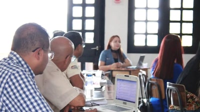 Venezuela abre inscripción a formación docente de la UNEM mientras Patria paga US$47 a maestros Venezuela abre inscripción a formación docente de la UNEM mientras Patria paga US$47 a maestros
