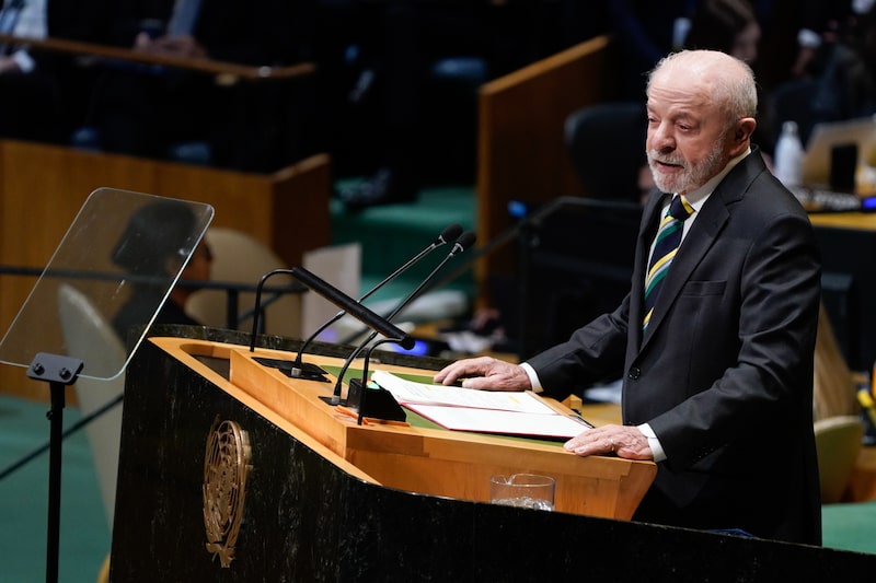 O governo brasileiro tem estado em alerta quanto a possíveis esforços dos EUA para apoiar Flávio Bolsonaro (Foto: John Lamparski/Bloomberg) O governo brasileiro tem estado em alerta quanto a possíveis esforços dos EUA para apoiar Flávio Bolsonaro (Foto: John Lamparski/Bloomberg)
