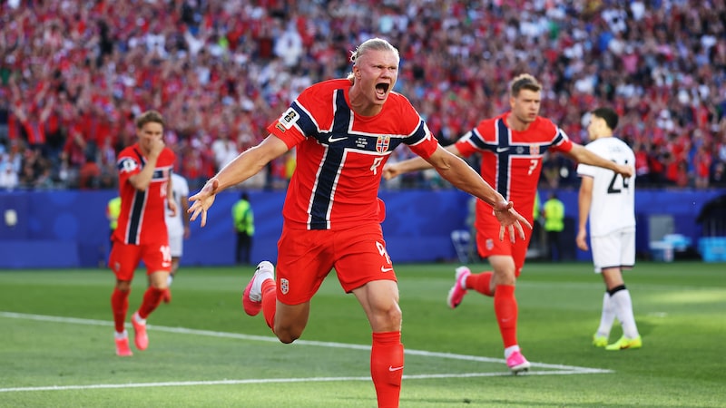 Em sua primeira Copa, Haaland, da Noruega, se torna vitrine para patrocinadores Em sua primeira Copa, Haaland, da Noruega, se torna vitrine para patrocinadores