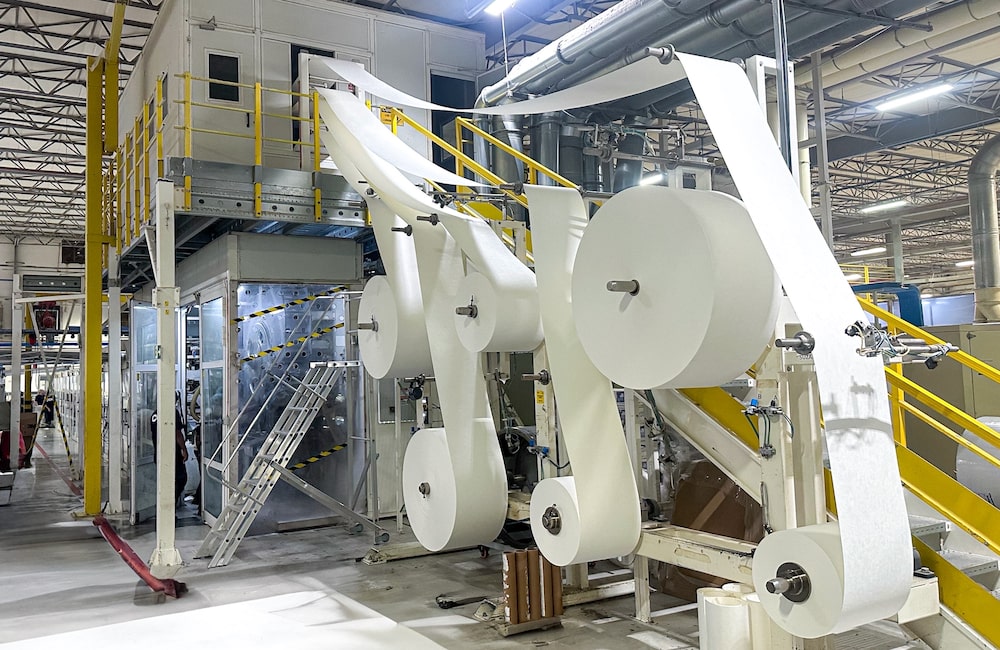 Bobinas de celulose na CCM: fabricante opera dez linhas de produção e foi pioneira em projeto da Suzano para substituir parte da fibra longa importada por eucalipto brasileiro Bobinas de celulose na CCM: fabricante opera dez linhas de produção e foi pioneira em projeto da Suzano para substituir parte da fibra longa importada por eucalipto brasileiro