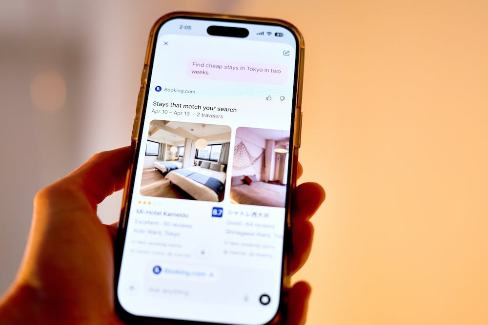 La miniaplicación de Booking.com en la aplicación ChatGPT. Fotógrafa: Gabby Jones/Bloomberg ChatGPT Store: el ambicioso fracaso que frena a OpenAI frente a Apple