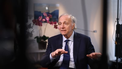 Ray Dalio alerta por la deuda de EE.UU. y cree que el desplome de los bonos aún no termina Ray Dalio alerta por la deuda de EE.UU. y cree que el desplome de los bonos aún no termina