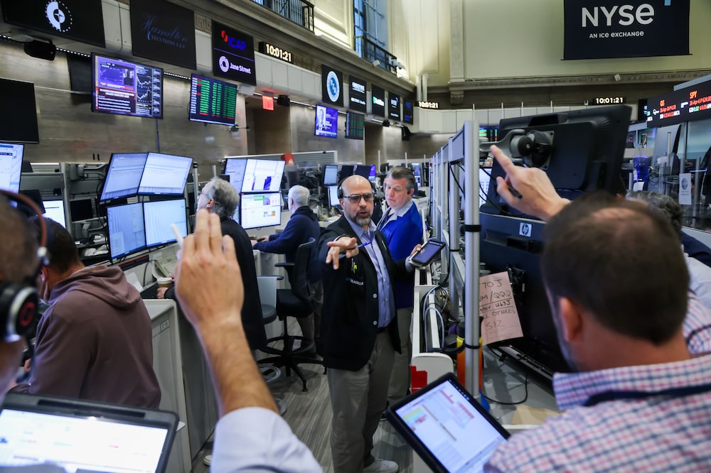 Traders work on the floor of the American Stock Exchange (AMEX) at the New York Stock Exchange (NYSE) in New York, US, on Monday, April 6, 2026. Signs of last-ditch efforts to secure a truce in the war that has rattled global markets spurred a cautious advance in stocks as oil retreated. Photographer: Michael Nagle/Bloomberg Traders work on the floor of the American Stock Exchange (AMEX) at the New York Stock Exchange (NYSE) in New York, US, on Monday, April 6, 2026. Signs of last-ditch efforts to secure a truce in the war that has rattled global markets spurred a cautious advance in stocks as oil retreated. Photographer: Michael Nagle/Bloomberg