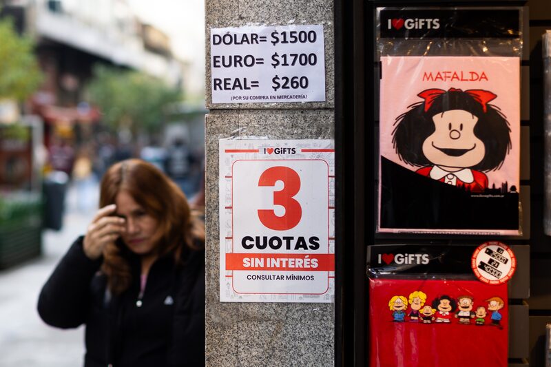 El dólar tocó el techo de la banda y Economía se gasta los últimos fondos del Tesoro para frenarlo