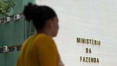 Tesouro amplia intervenção no mercado de títulos de dívida com alta de petróleo e juros Tesouro amplia intervenção no mercado de títulos de dívida com alta de petróleo e juros